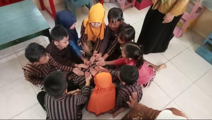 TK Bhakti Pertiwi Hidupkan Kembali Permainan Tradisional di Kalangan Siswa